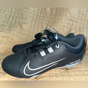 Nike Black and White Renew Soccer Cleats Sz Women’s 9 NEW NWOT